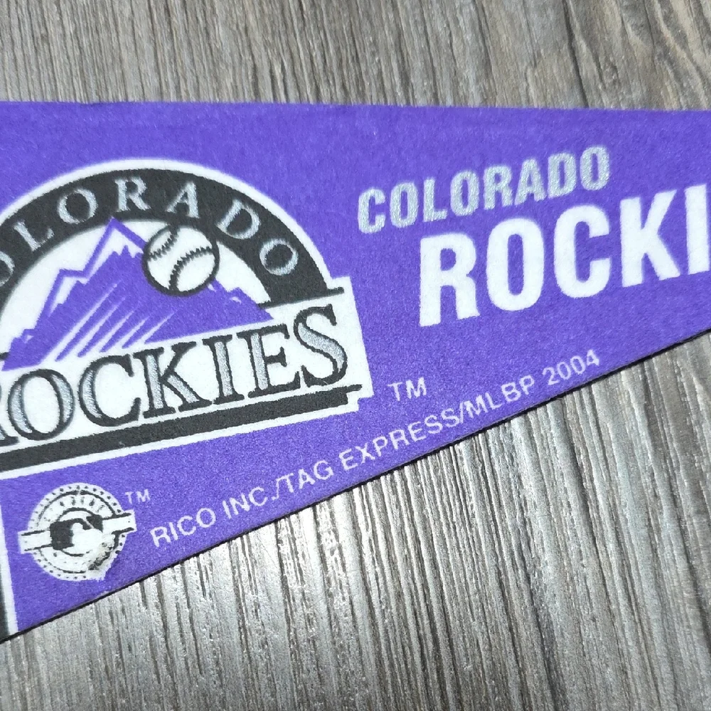 MLB | Vintage '04-'05 Felt Mini Team Pennants 4"x9" Set of 5 - Picture 3 of 5